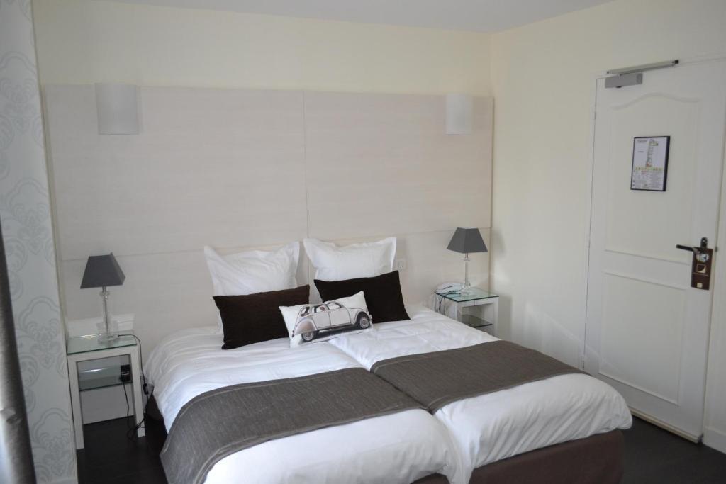Le Saint-Jacques Hotel Cloyes-sur-le-Loir Buitenkant foto
