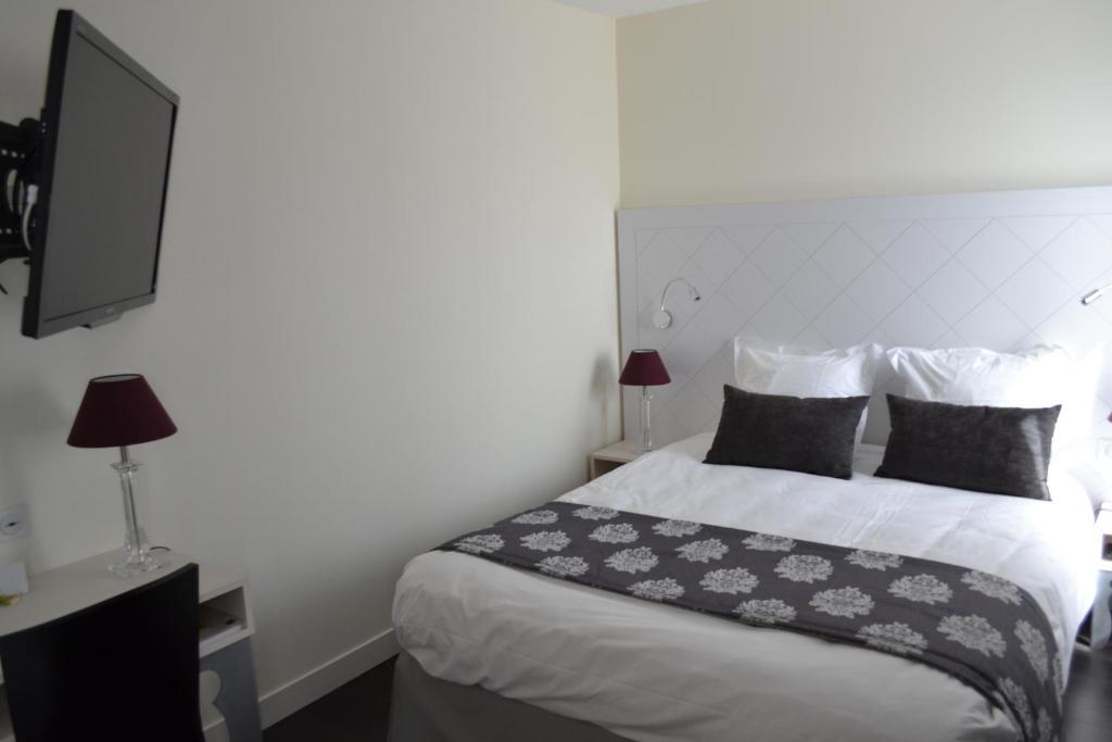 Le Saint-Jacques Hotel Cloyes-sur-le-Loir Buitenkant foto
